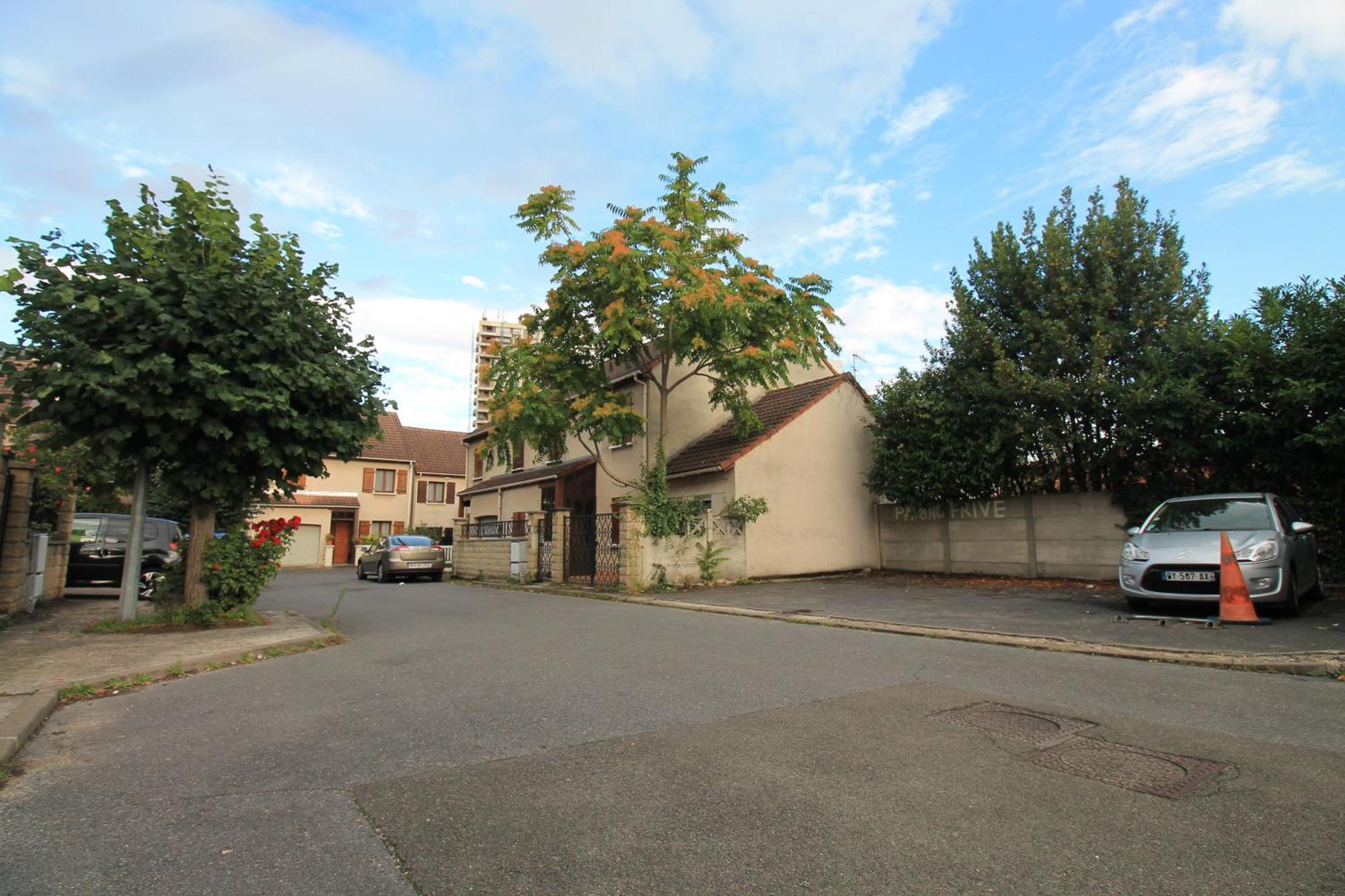 Épinay-sur-Seine Parking Prive Gratuit - 15Mn Paris - Gare A Pied En 5Mn - Tout Equipee - Terrasse - Jardin - Stade De France - Casino D'Enghien - Hippodrome, Universite מראה חיצוני תמונה